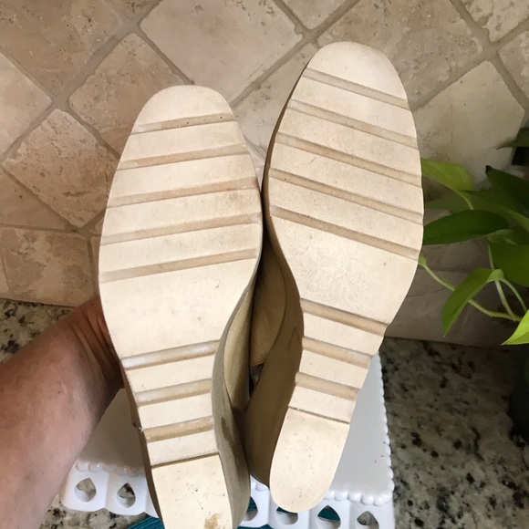 Andre’ Assous Featherweights Peep Toe - Picture 8 of 10